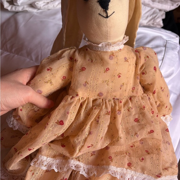 Vintage classic bunny doll with lace dress - Picture 9 of 9